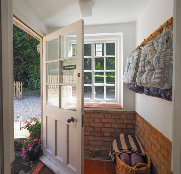 Landford'S Cottage, Your Retreat! Ngoại thất bức ảnh